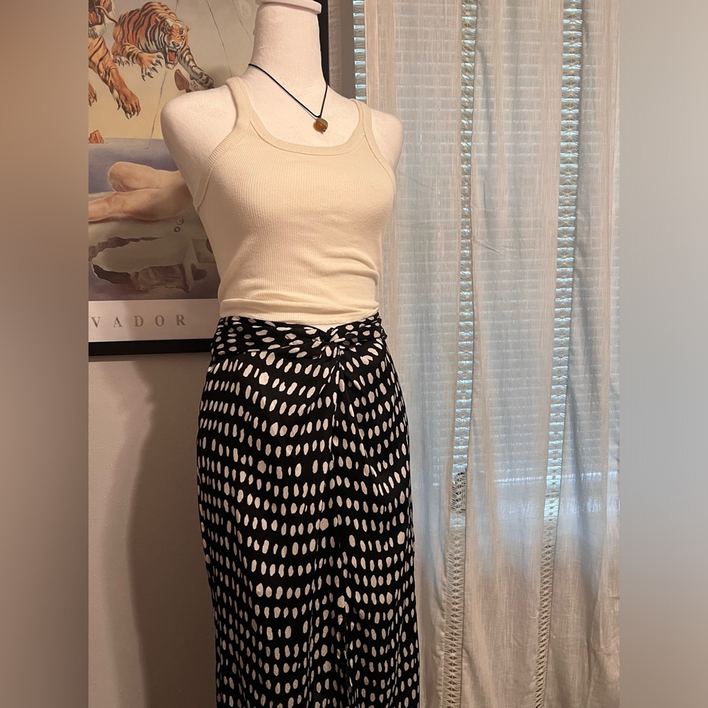 Mango Knot Printed Skirt Midi w/ Front Slit Black & White